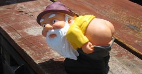 Mooning-Gnome.jpg
